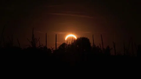 Solar Eclipse Over Wroclaw: Dramatic Sunset Silhouette, Poland August 2026 Stock-Footage 343054332