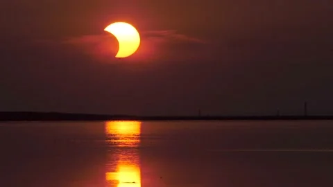 Solar eclipse sunrise, a once in a lifetime event. 動画素材 155454721
