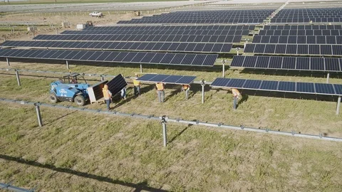 SOLAR ENERGY PANEL FIELD DJI INSPIRE DRONE CONSTRUCTION WORKERS INSTALL PANEL Video stock 111611255