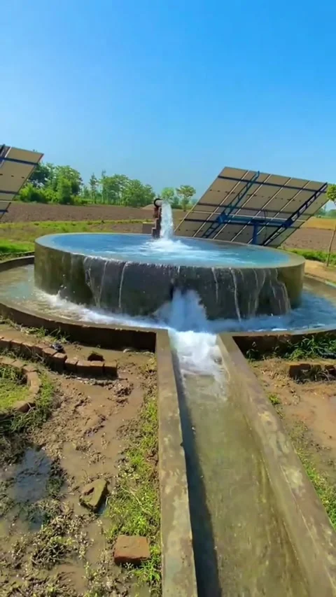 Solar Energy Water Pump System In Farm Field. Vídeos de archivo 336213780