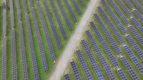 Solar farm array on hillside in Baltimore County Maryland 스톡 동영상 283609399