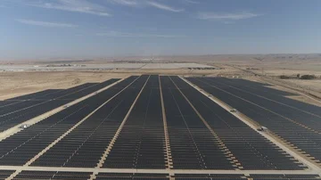 Solar field drone pull out Stock Footage 85815350