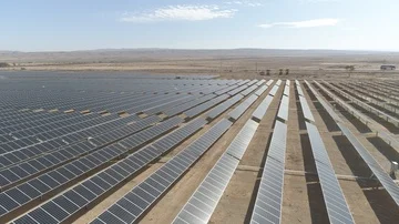 Solar field drone in reflection Stockbeeldmateriaal 85826886