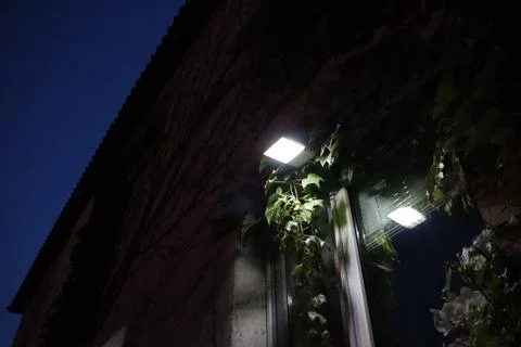 The solar flashlight automatically turned on when it got a little dark outside Foto stock