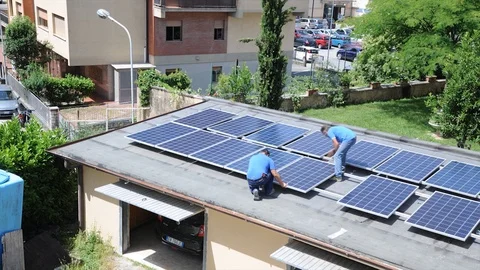 Solar panel 1 tl definitivo Video stock 111634911
