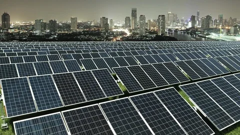 Solar panel and twilight city time lapse 動画素材 99077513