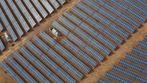 Solar Panel Array Aerial Reveal in Klamath Falls Oregon Видео 345779158