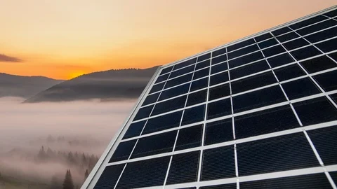 Solar panel on a background of a beautiful blue sky. Green energy. Timelapse. Vídeos de archivo 115324790