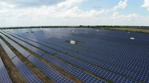 Solar panel on a background of a beautiful blue sky. Green energy. 库存影片 138482063