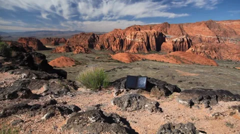 Solar panel by cliff wide Vídeos de archivo 37120907