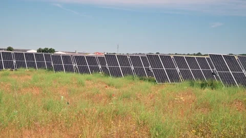 Solar Panel Field In Countryside Meadow Generating Renewable Energy 库存影片 340631796