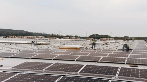 Solar Panel Installation by Crane Vídeos de archivo 117849980