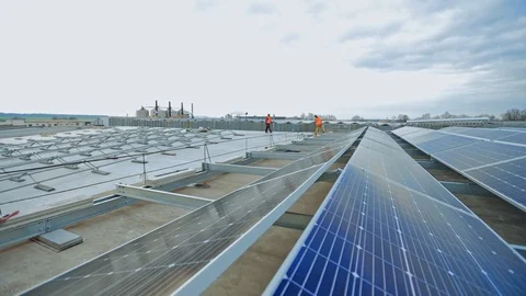 Solar panel installation on a flat rooftop. Video stock 130018501