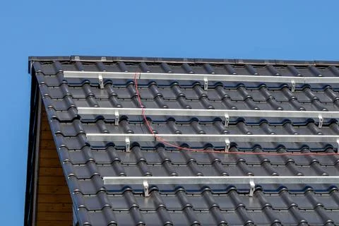 Solar Panel Mounting Frame on Tiled Roof Foto stock