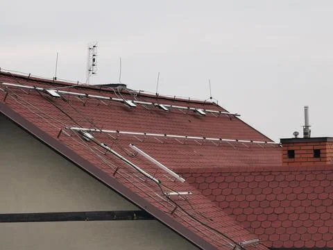 Solar panel mounting structure with microinverters Foto stock