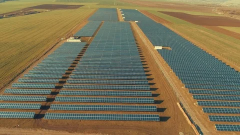 Solar panel produces green, environmentaly friendly energy from the setting sun Видео 105525408