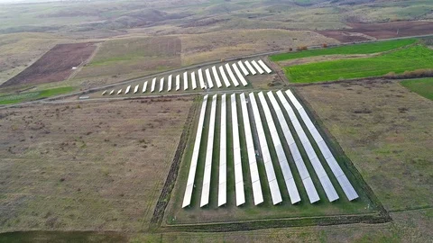 Solar panel produces green,environmentaly friendly energy from the setting sun Vídeo Stock 100131110