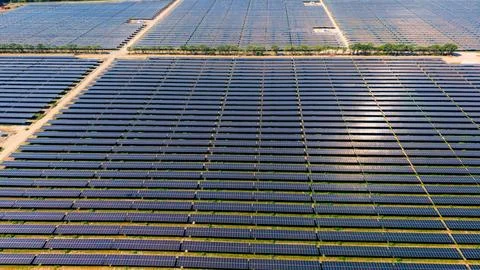 Solar panel rows field texture in green landscape. High angle shot of repea.. Stock Photos