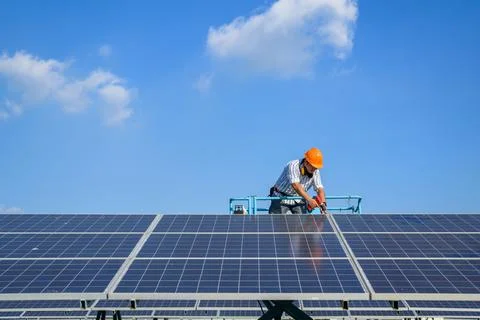 Solar panel station, Engineer installing solar panel at solar energy farm field Stock Photos
