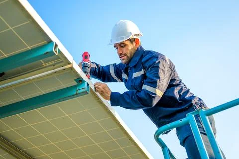 Solar panel station, Engineer installing solar panel at solar energy farm field 写真素材