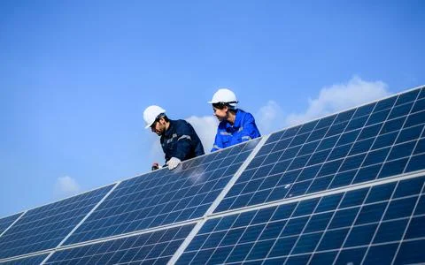 Solar panel station, Engineer installing solar panel at solar energy farm field Stock Photos
