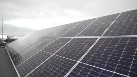 Solar panel stretches across rooftop beneath overcast sky Видео 310229348