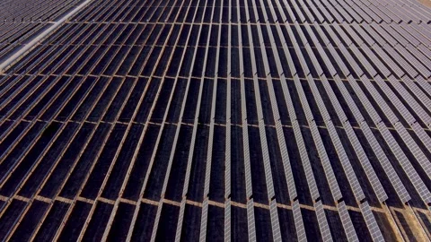 Solar panels arranged in neat rows across vast desert terrain Video stock 346065921