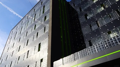 Solar panels on the building wall. Vídeos de archivo 119045527