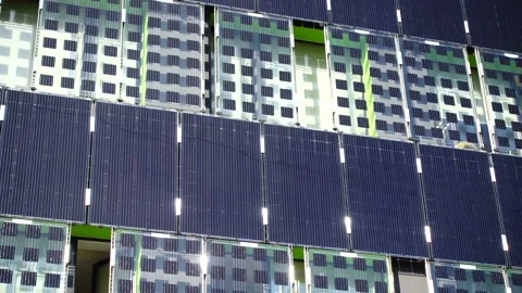 Solar panels on the building wall. Vídeos de archivo 212453393