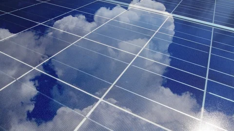 Solar panels with cloud reflection time lapse 動画素材 87689027