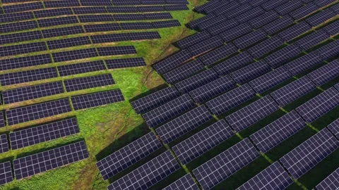 Solar panels cover a large area in a renewable energy field 库存影片 329999045