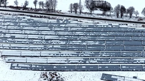 Solar panels covered in snow capturing winter conditions and energy challenges Vídeos de archivo 334747530