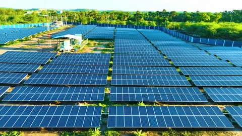 Solar Panels - Drone View - Rightwards 库存影片 251712408