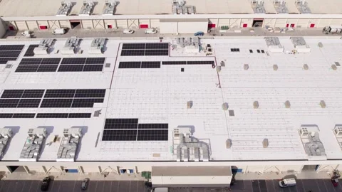 Solar panels to empty bases slide reveal rooftop installation Vídeos de archivo 331567505