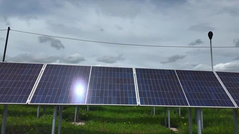 Solar panels farm generating electricity on a cloudy day 스톡 동영상 339171249
