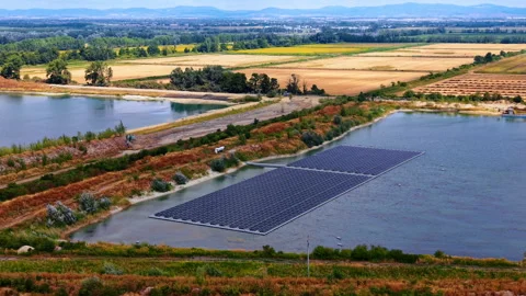 Solar panels floating on quarry water reservoir. Rectangular photovoltaic array Vídeos de archivo 346103193