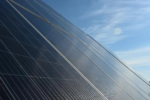 Solar panels high resolution side view against a clear blue sky Foto stock