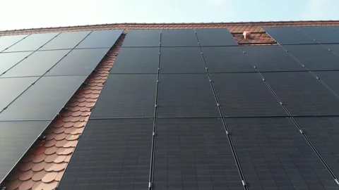 Solar panels installed on tiled rooftop, photovoltaic system on house roof Vídeo Stock 332554080