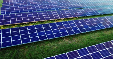 Solar panels of a modern power plant in a field with green grass. 스톡 동영상 166316907