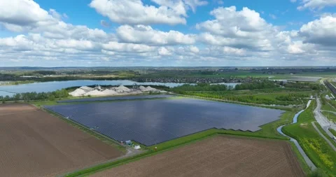 Solar panels in open field in The Netherlands. 스톡 동영상 295183398