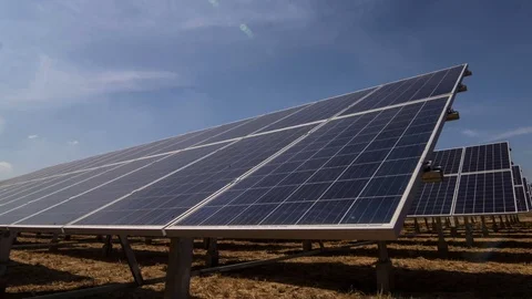 Solar panels tracking the sun, time lapse 動画素材 71940587