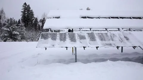 Solar panels in winter. Video stock 147596394