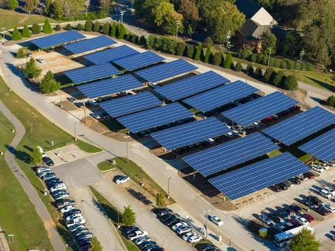 Solar power generation technology integrated in urban infrastructure. Photo.. Fotos de archivo