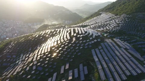 Solar power station in mountain Vidéo 165464576