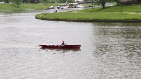 Solar-powered   boat constructed by students on Vistula river. 库存影片 154899213