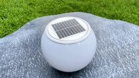 Solar powered LED garden light for landscape lighting Фото