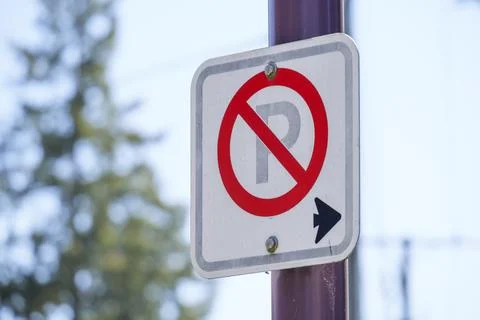 Solar powered Rectangular Rapid Flashing Beacon RRFB pedestrian sign 스톡 사진