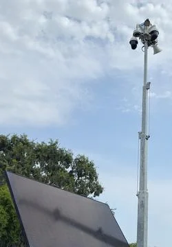 Solar Powered Security Camera Trailer Surveillance Stockfoto's