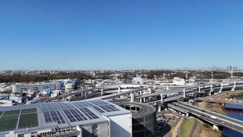 Solar Powered Warehouse by Highway | Smart City - 4K Aerial Video Vídeo Stock 333191970