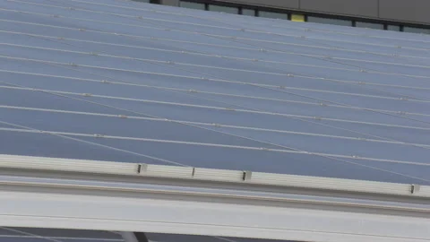 Solar renewable electricity infrastructure panels at tech company office Vidéo 149882384